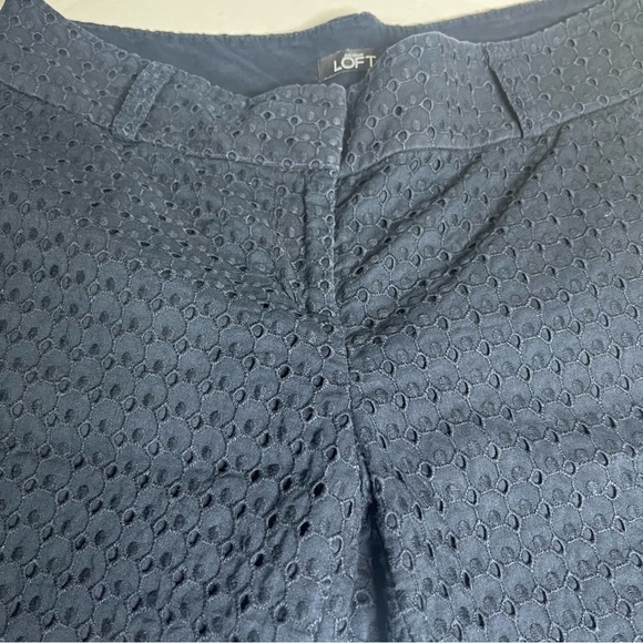 𝅺LOFT Zoe Ankle Navy Blue Eyelet Pants Size 4 - Picture 3 of 11